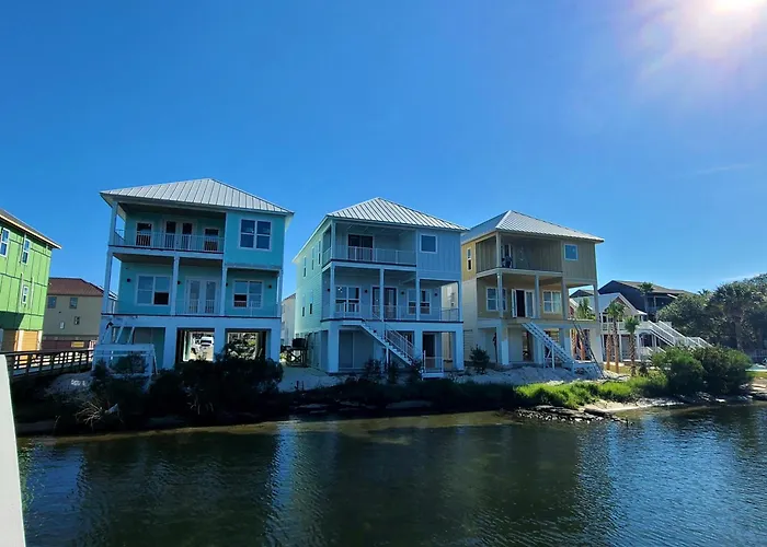 Holiday home Yacht Harbor House