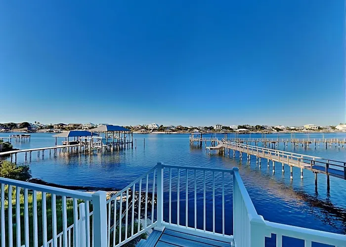 Yacht Harbor House