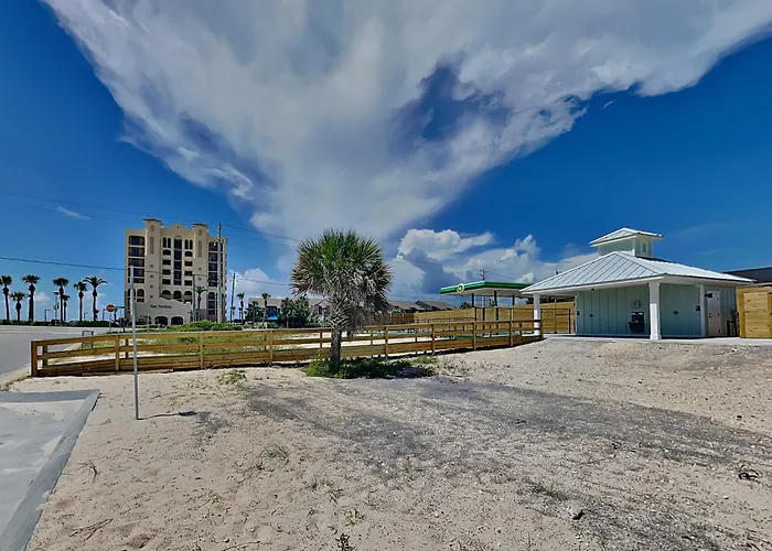 Holiday home Yacht Harbor House