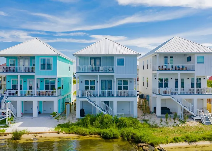Yacht Harbor House