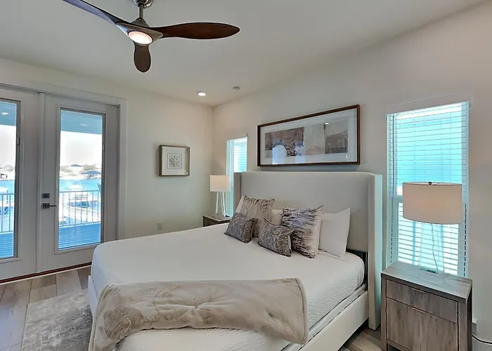 Holiday home Yacht Harbor House